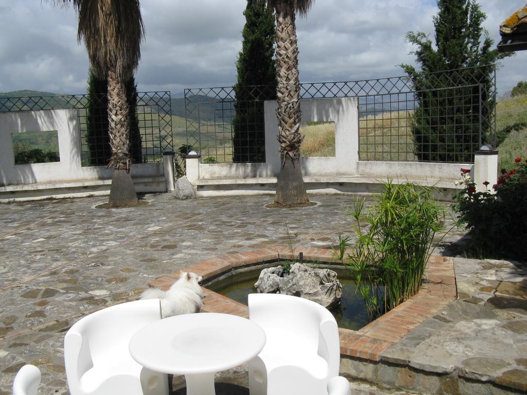 הוילה Ventimiglia di Sicilia Crapa Licca מראה חיצוני תמונה
